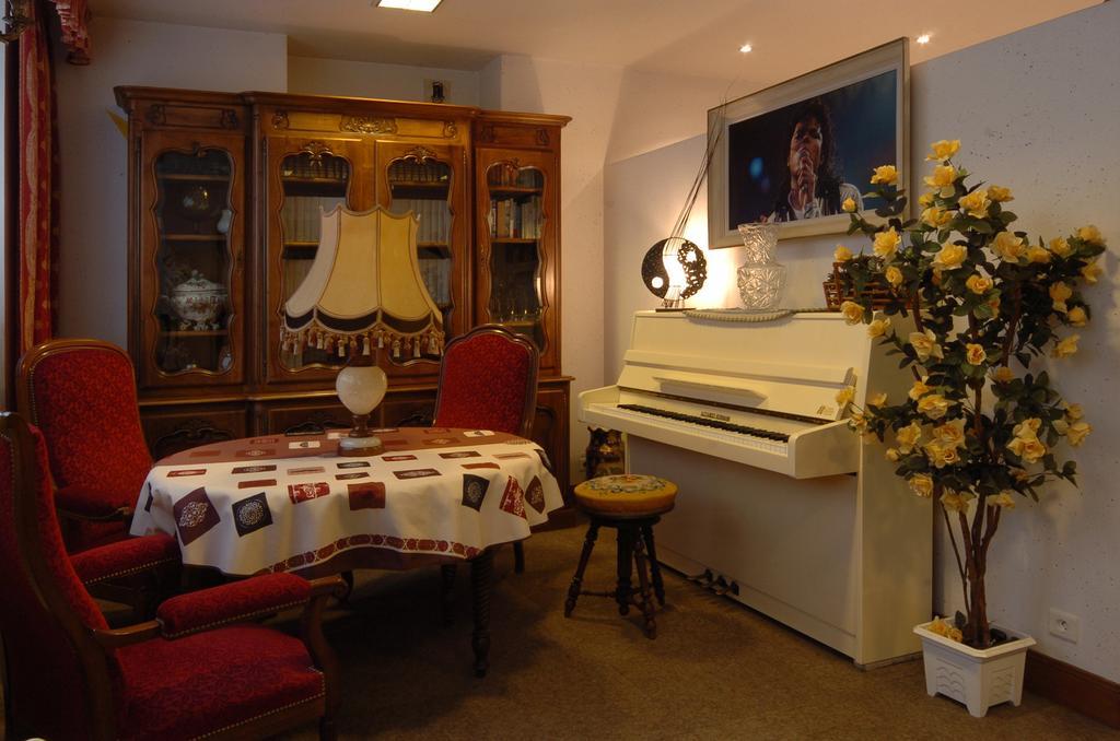 Hotel Du Lion D'Or Entraygues-sur-Truyère Δωμάτιο φωτογραφία