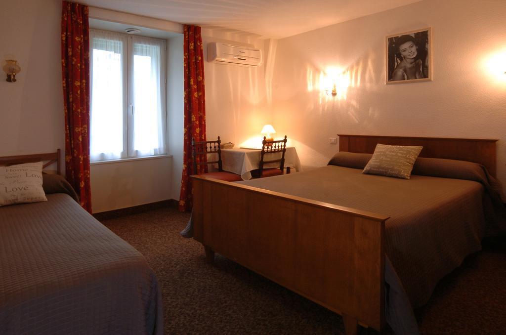 Hotel Du Lion D'Or Entraygues-sur-Truyère Δωμάτιο φωτογραφία